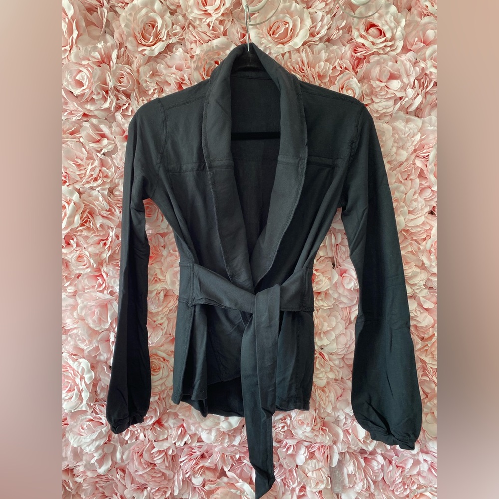 Lululemon black jacket! Tie at the waist!
